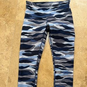 Lululemon camo capri length legging
